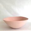 Saladier évasé en porcelaine, coloris Sauge par Elisabeth Hardy
