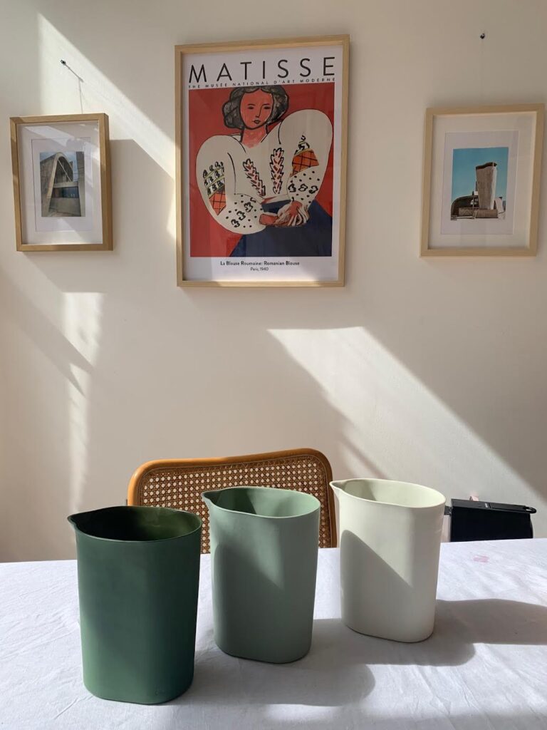Broc Vase en porcelaine, coloris Lagon par Elisabeth Hardy