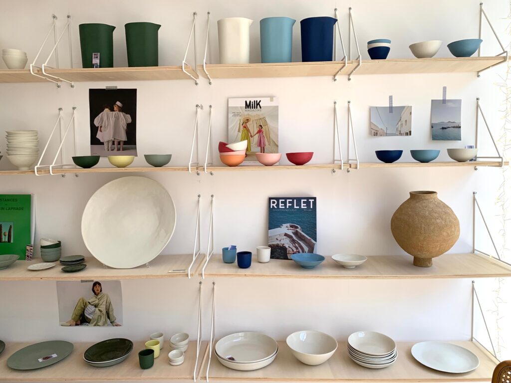 Les étagères du studio boutique, rue d'Endoume, Elisabeth Hardy céramiste