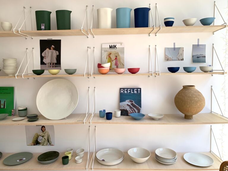 Les étagères du studio boutique, rue d'Endoume, Elisabeth Hardy céramiste