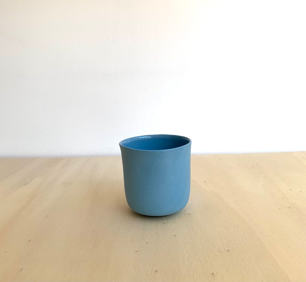 Tasse à café en porcelaine coloris Ciel, Elisabeth Hardy