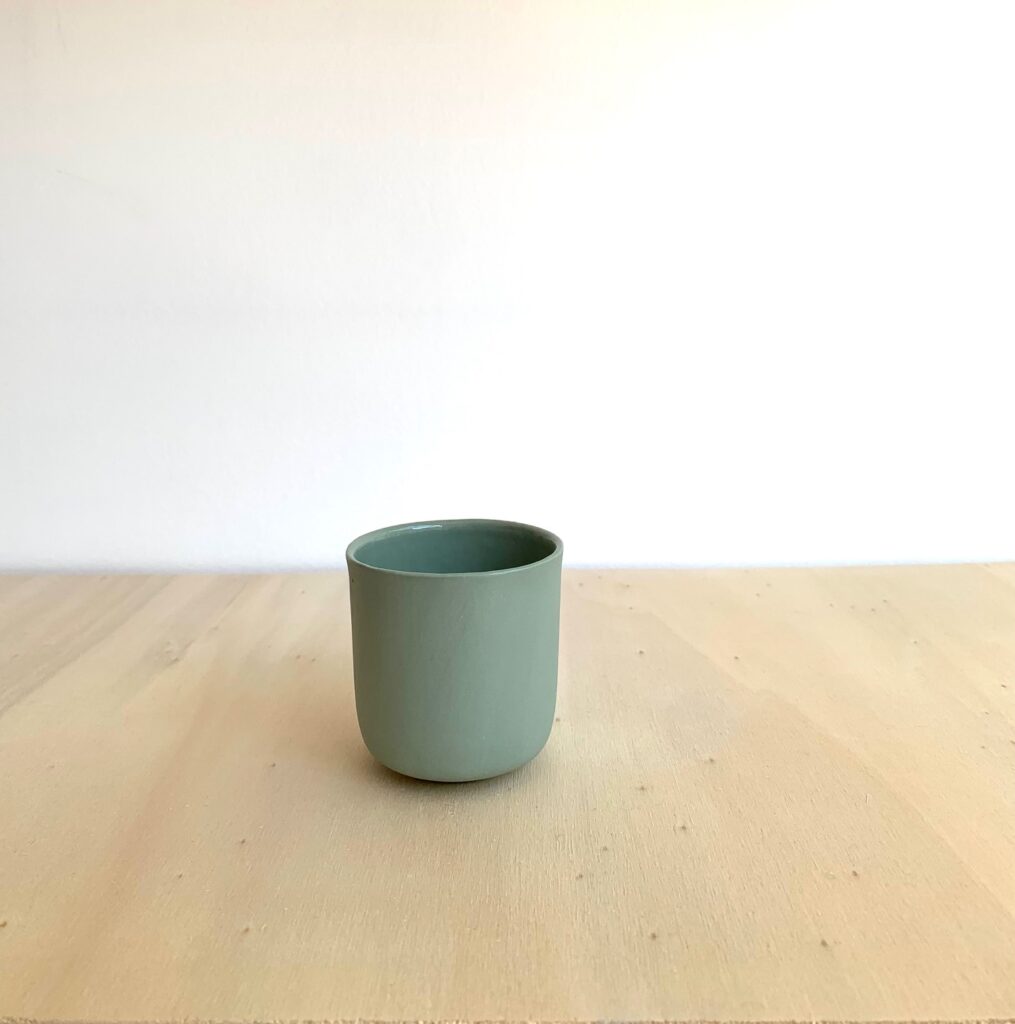 Tasse à café en porcelaine coloris Sauge, Elisabeth Hardy