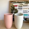 Mug haut en porcelaine artisanale par Elisabeth Hardy