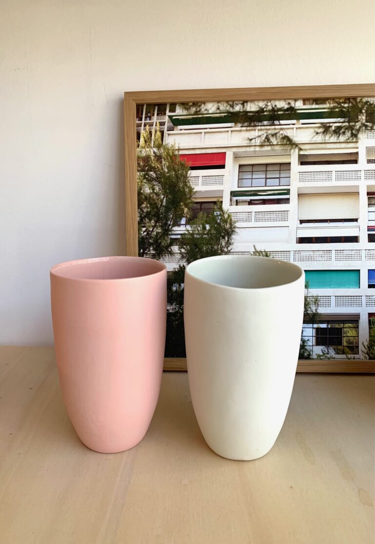 Mug haut en porcelaine artisanale par Elisabeth Hardy