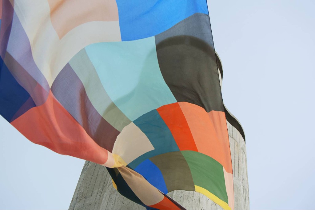Tissu géométrique coloré, palette proche des coloris Elisabeth Hardy